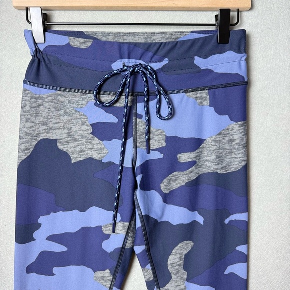 Aerie Women’s High Rise Blue and Gray Camouflage Leggings with Waist Tie size M - Picture 3 of 10